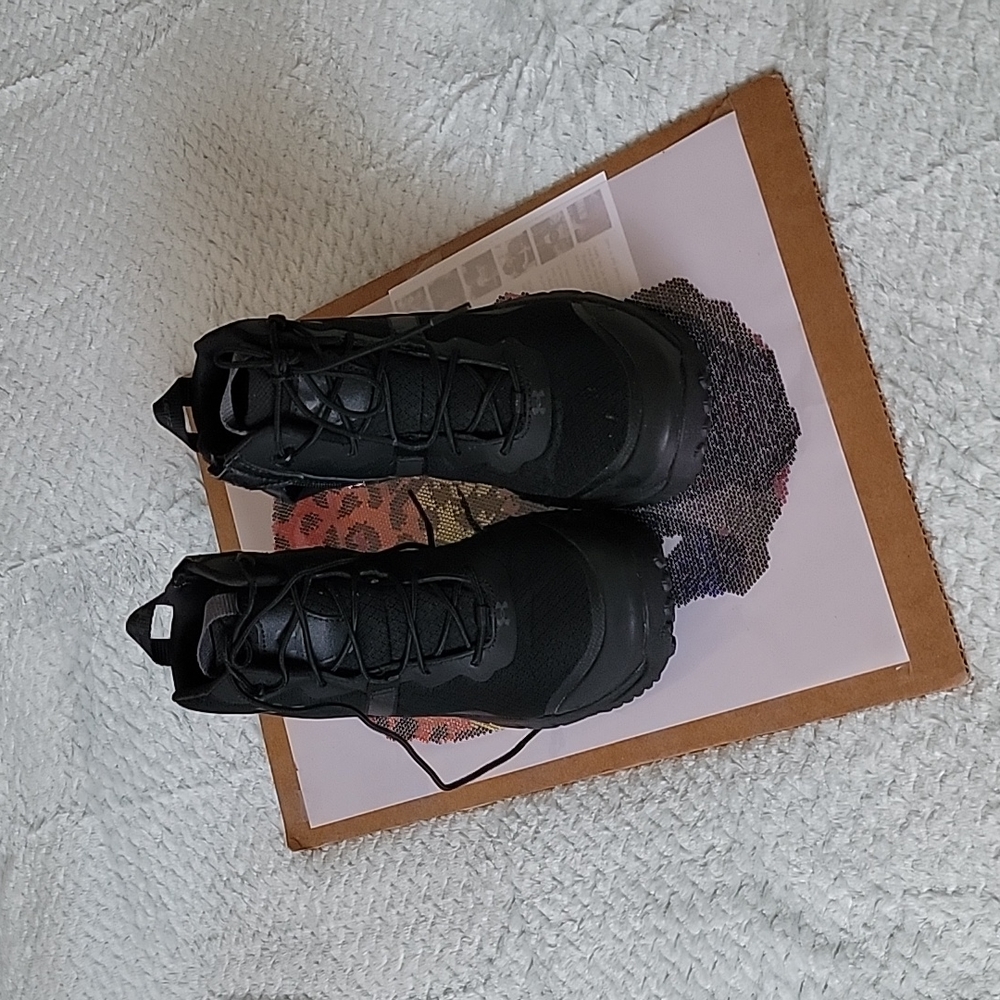 Under Armour men's duty boots size 6